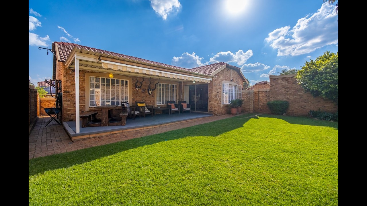 Townhouse For Sale - Roodekrans
