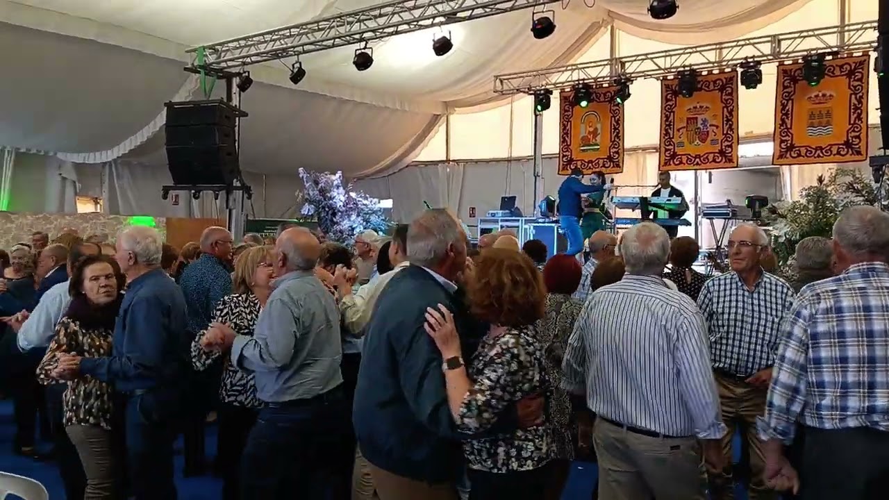 4-11-2025 ORQUESTA ALMANZORA EN LA FERIA DE ALBOX 2025 (Version Isabel Pantoja EL MORENO BAILA)