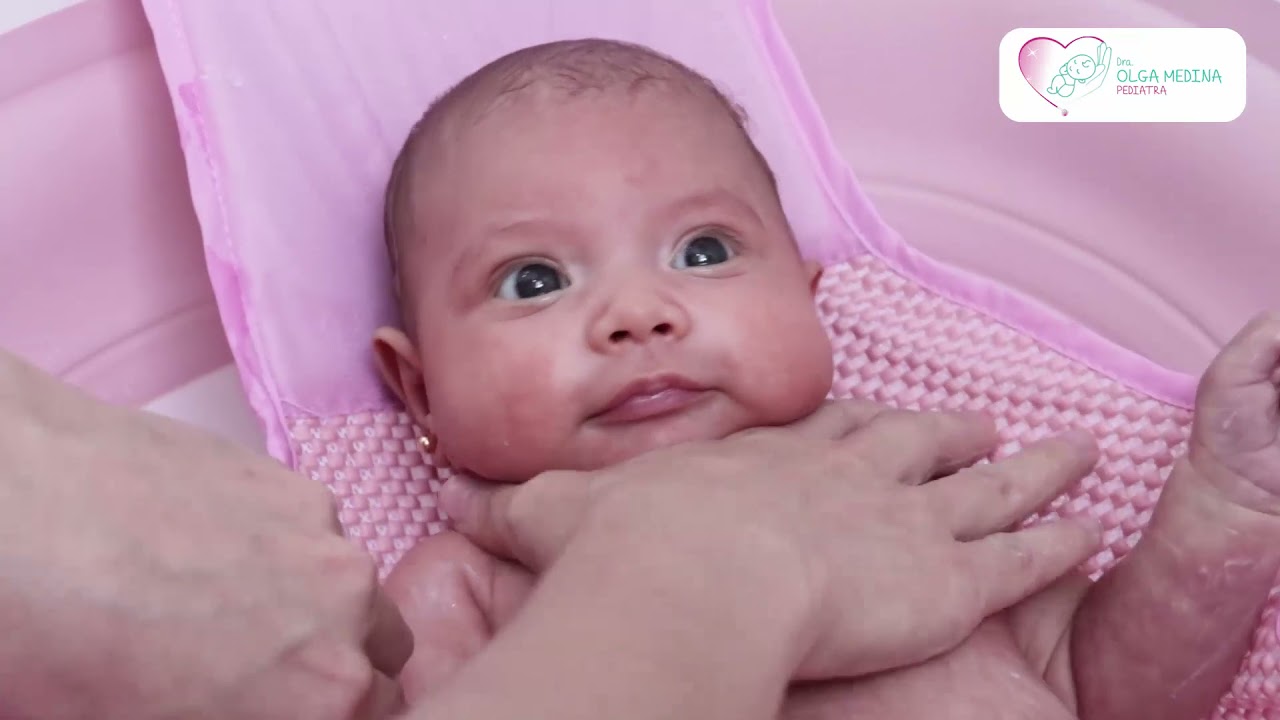 CÓMO BAÑAR A TU BEBÉ RECIÉN NACIDO