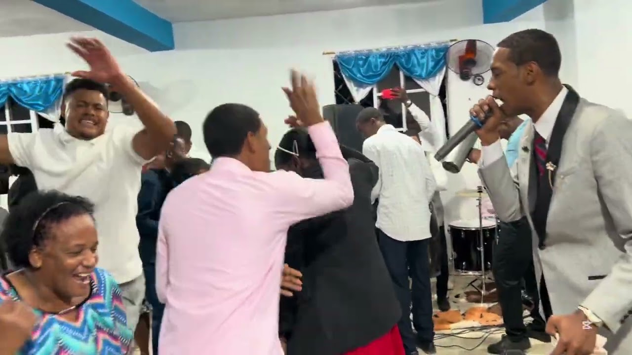 Pelotero, Francisco Vilorio cumple su promesa 🤯 en hacerle una iglesia a Dios,El Arpa Sono ❤️‍🔥🪉🎼
