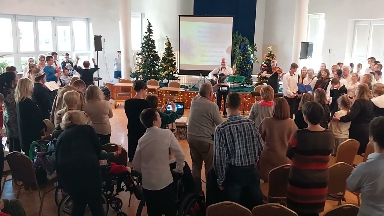 13. Bóg się rodzi - w wykonaniu Zespołu Kierowniczego Szkoły oraz wszystkich chętnych ;)
