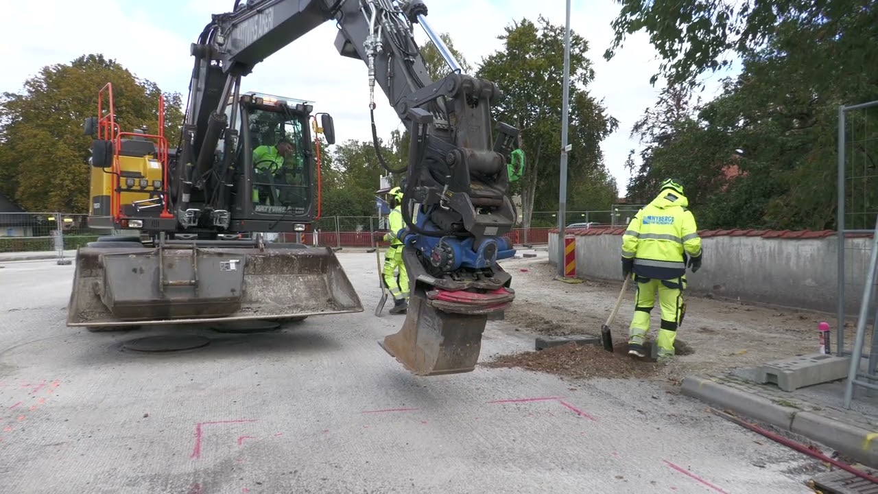 4K/Volvo EWR130E används vid ett rondellbygge 29 Sept 2025 Nyy