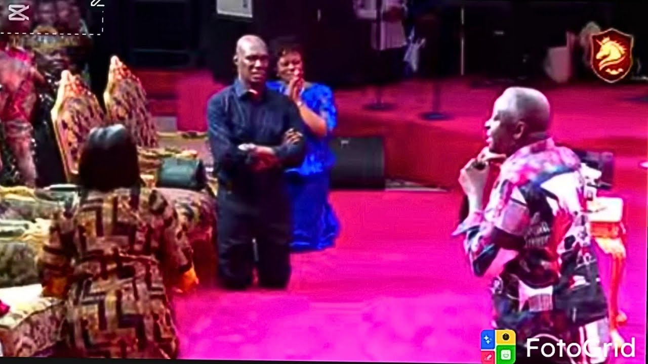 Aww!! Rev. Eastwood Anaba Knelt Down thank Osofo kofi oduro  as the Congregation Broke Down in Tears