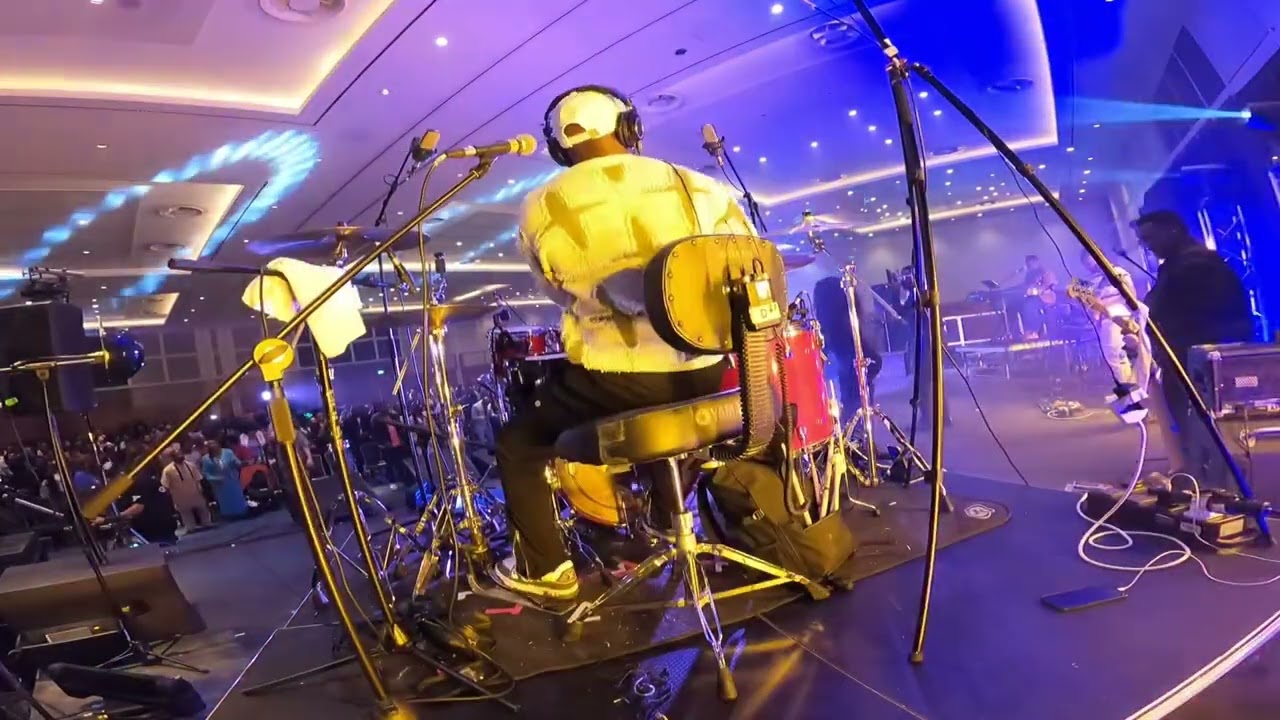 @MosesBliss PERFORMED A MEDLEY OF HIS SONGS WITH THE BAND IN LONDON