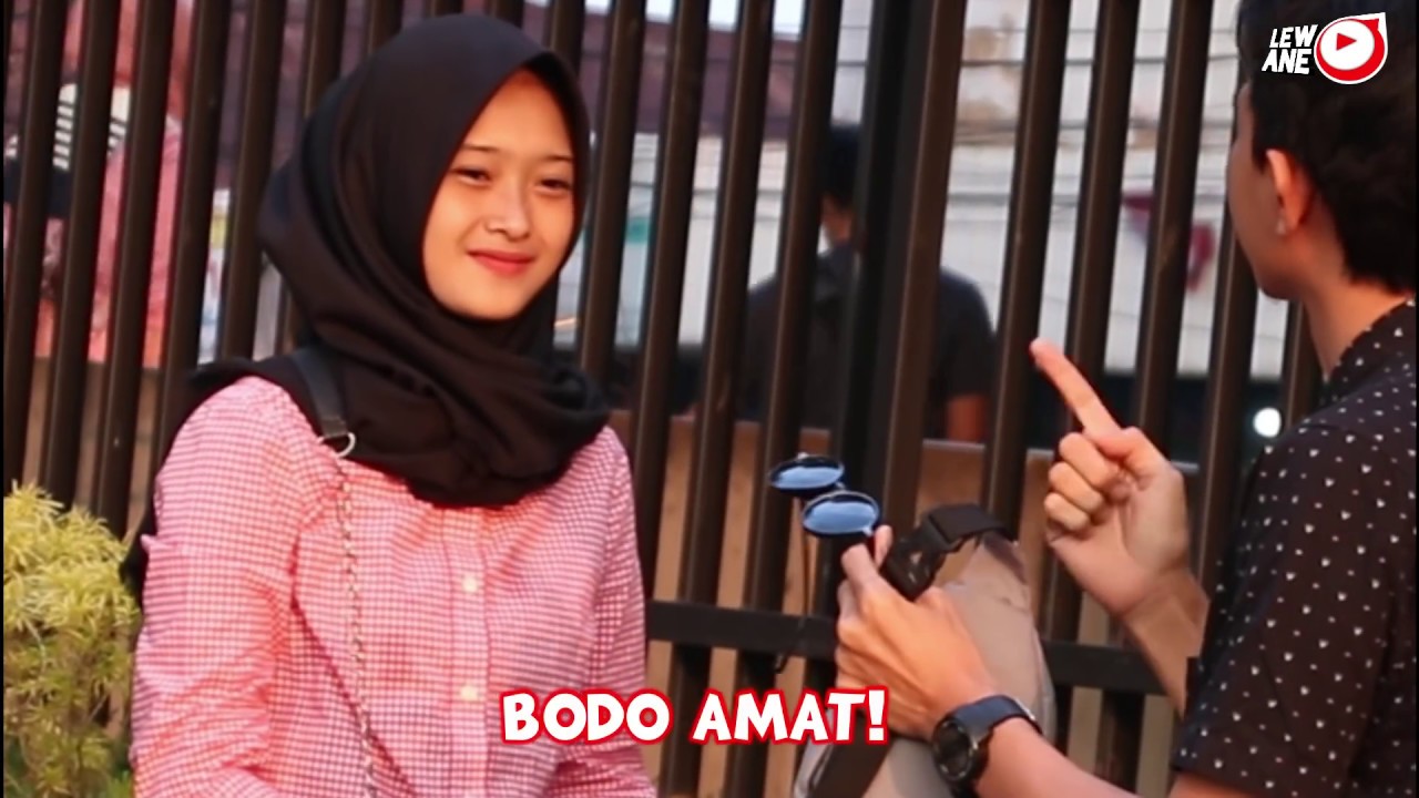 NYARI KACAMATA HILANG, KACAMATANYA DIJIDAT HAHAHAHAHA