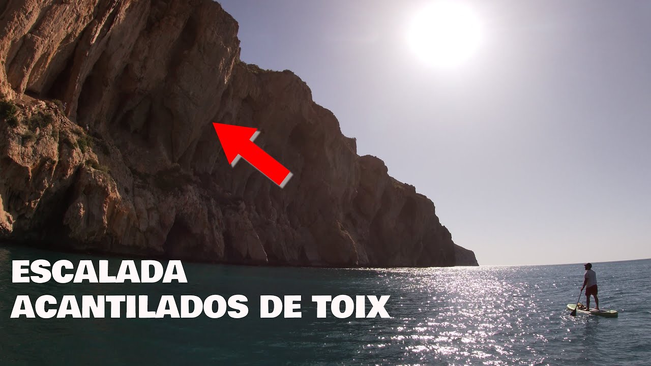 ESCALADA ACANTILADOS de TOIX vista desde el MAR
