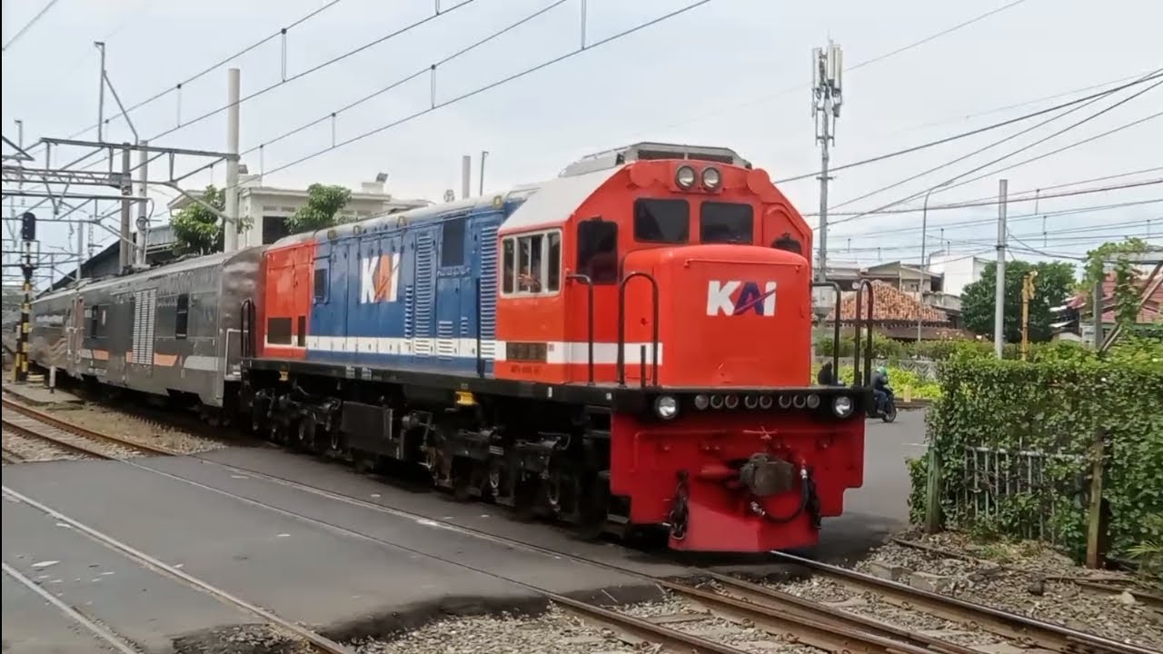 2025/12/10 Ka Sawunggalih Pasar Senen Kutoarjo Diberangkatkan Dari Stasiun Pasar Senen Siang Hari 