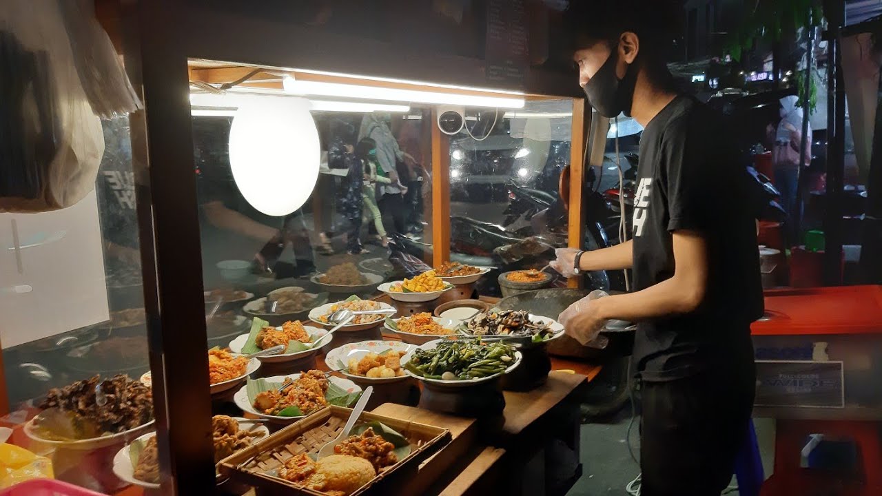 GOKIL NIH NASI PEDAS ULEK JONTOR !! BIKIN BIBIR JONTOR BENERAN !! INDONESIAN VERY SPICY STREET FOOD