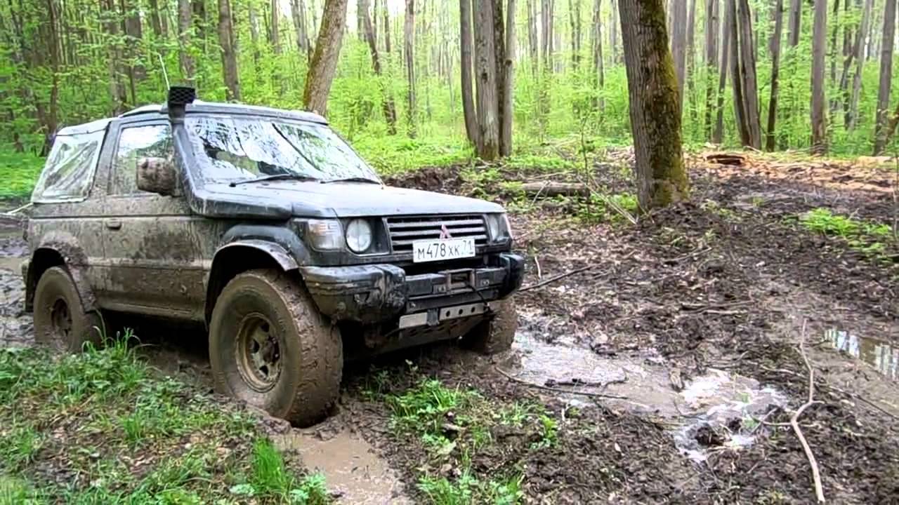 Pajero 2 и Jeep Cherokee по дороге лесовозов