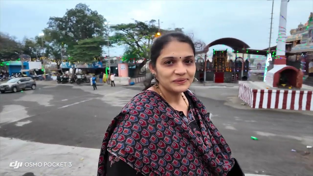 ನಮ್ಮ ಜೀವನದಲ್ಲಿ ಏನೇನೋ ನಡಿತಿದೆ/ಅಕ್ಕನ ಮನೆಯ ಕಡೆ ಪಯಣ/ವಸಂತ ವಲ್ಲಭ ದೇವಾಲಯಕ್ಕೆ ಬಂದವಿ ದೇವರ ದರುಶ ಮಾಡೋಣ