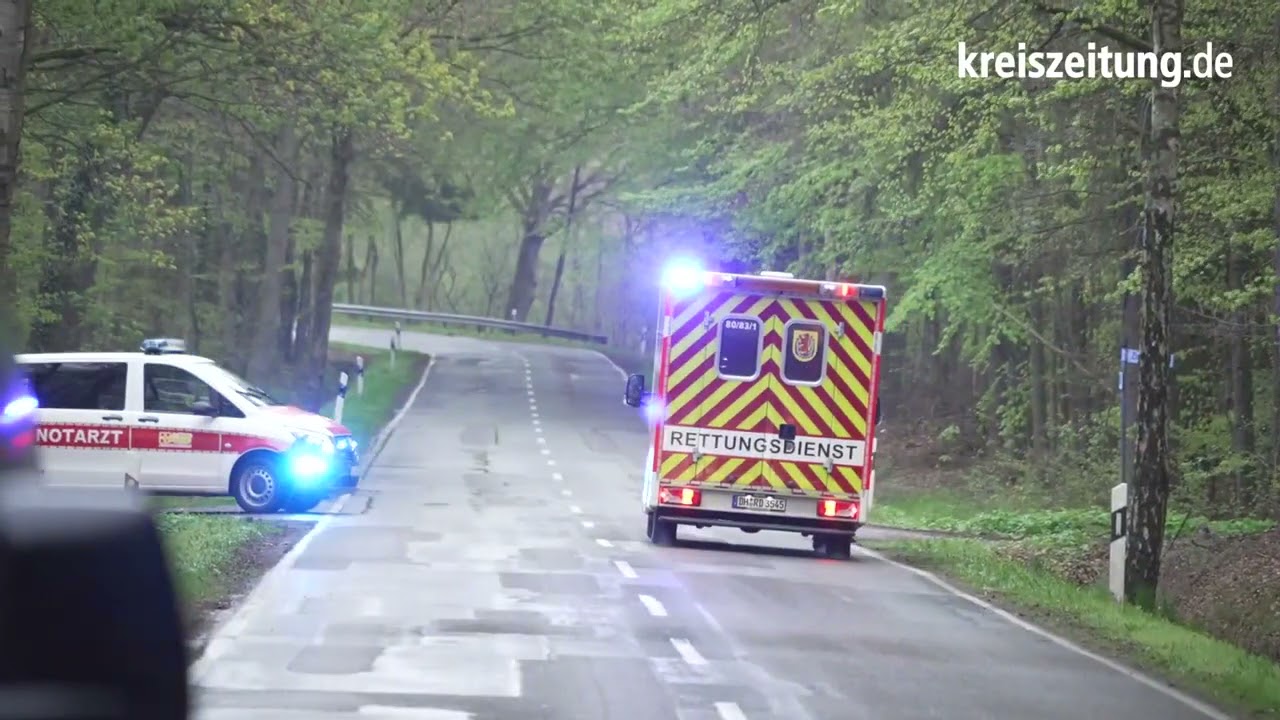 Schwerer Unfall in Asendorf: 76-Jährige prallt mit Auto gegen Baum