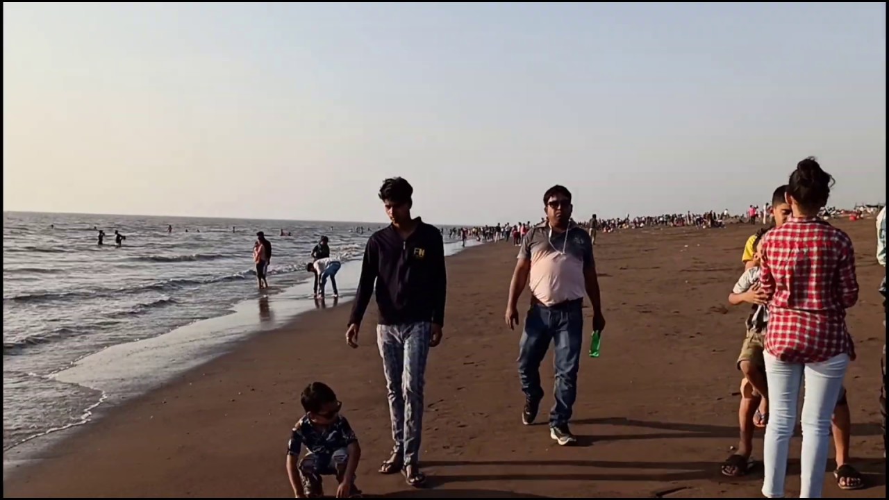 Walking on Ubhrat beach