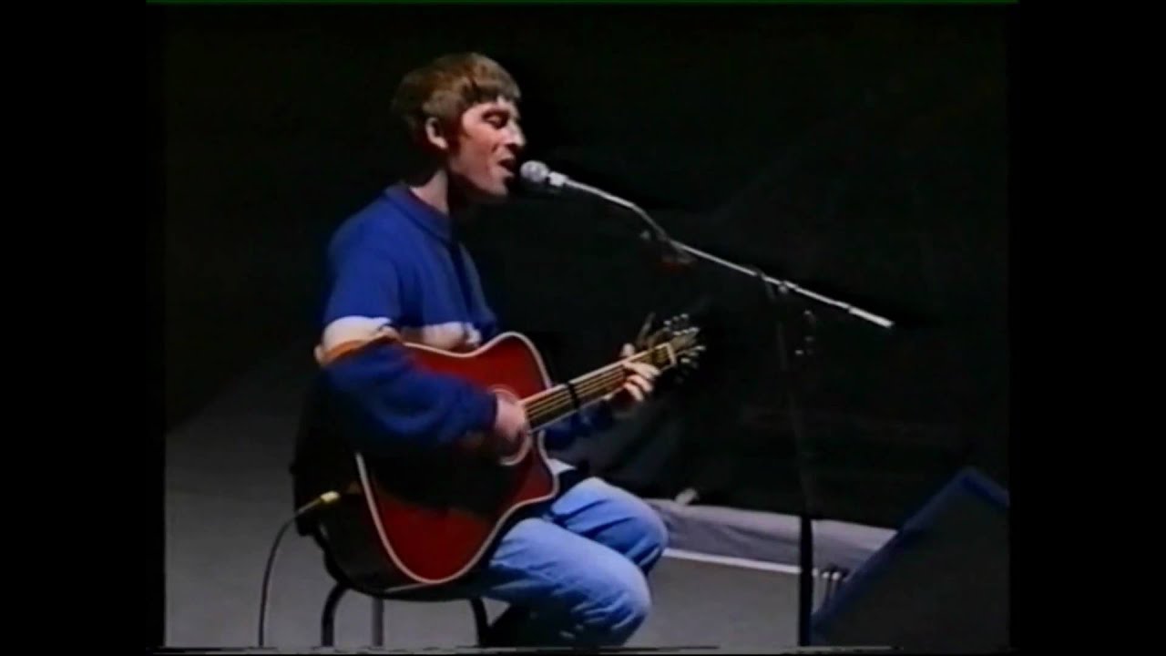 Oasis live: Champagne supernova, Wonderwall (acoustic).