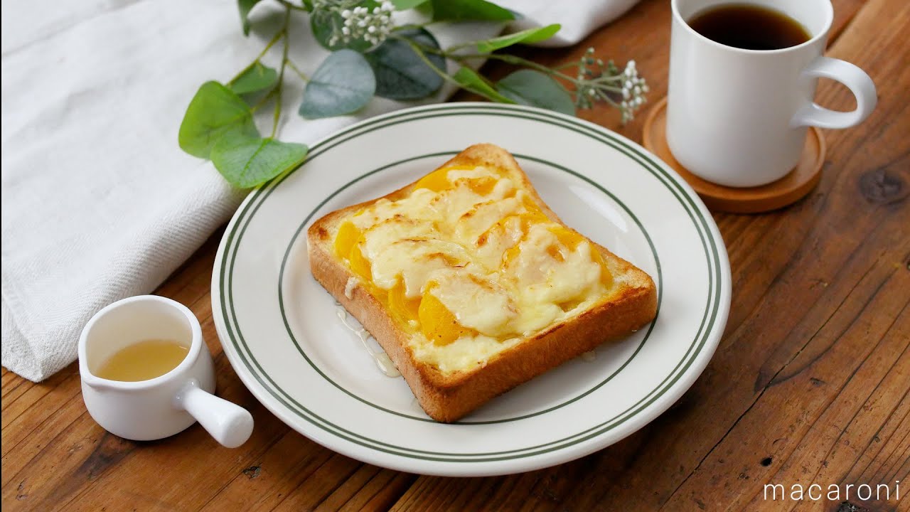 【柿のハニーチーズトースト】クセになるあまじょっぱさ…！柿のホクホク食感♪｜macaroni（マカロニ）