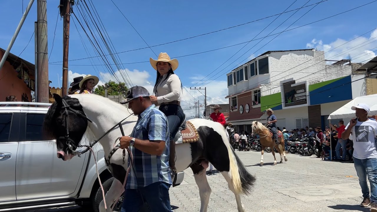 Segunda parte del desfile hípico del barrio el molino Chiquimula saluditos