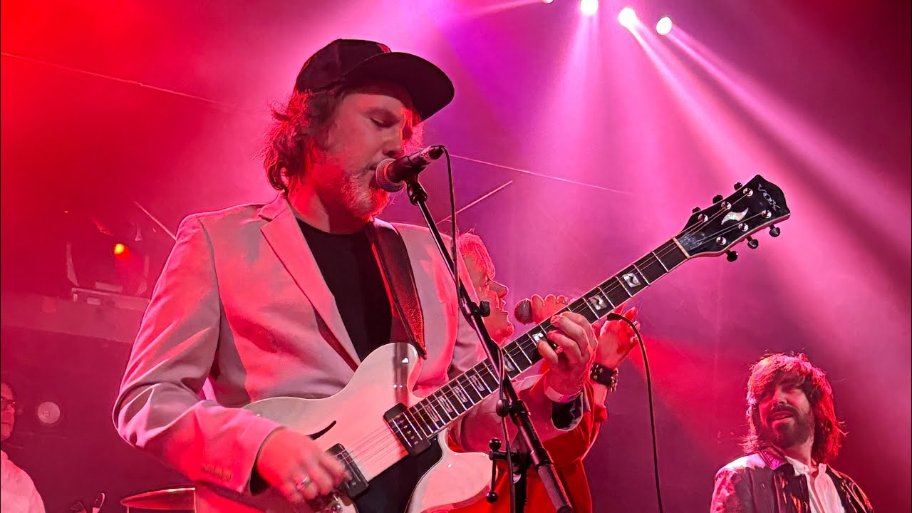 Superconnected (+ small medley) by Broken Social Scene (Live in Toronto)