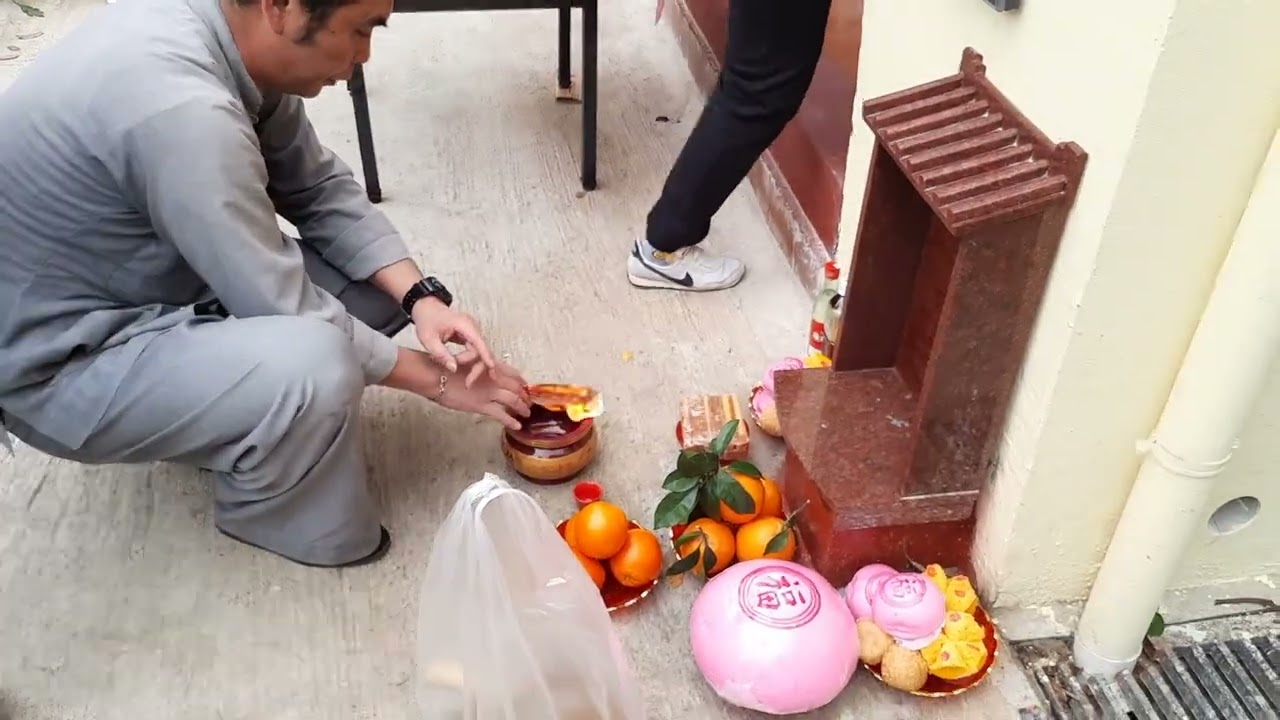 衙前圍村臨時天后宮門口土地財神開光