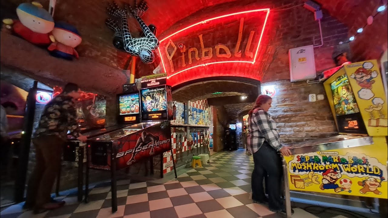 Budapest, Hungary Flipper Museum Walkthrough - 150 pins!