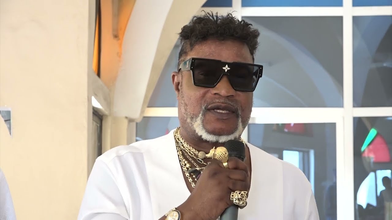 Koffi Olomidé au Bénin : la star congolaise rend hommage aux martyrs de 
