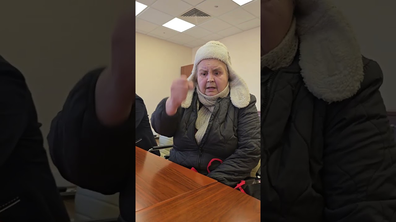 O doamna in audienţă la parlament. 