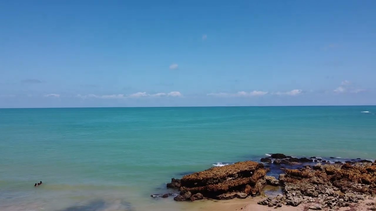 Sobrevoando a praia de Tabatinga, litoral sul da Paraíba