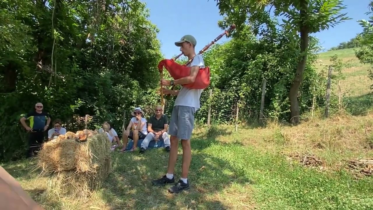CONCERTO DI CORNAMUSA: EMANUELE SUONA LA GIGA PIACENTINA CON LA PIVA EMILIANA