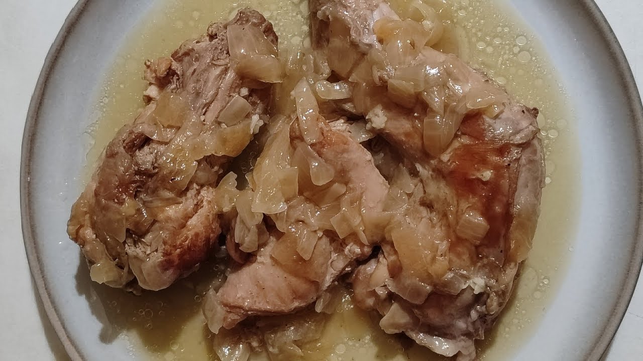 Кроличье мясо в горшке. Мясо получилось мягким и нежным.