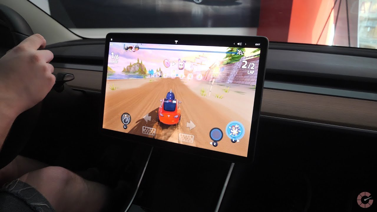 Мы играли в видеоигры в Tesla Model 3 | Tesla Arcade
