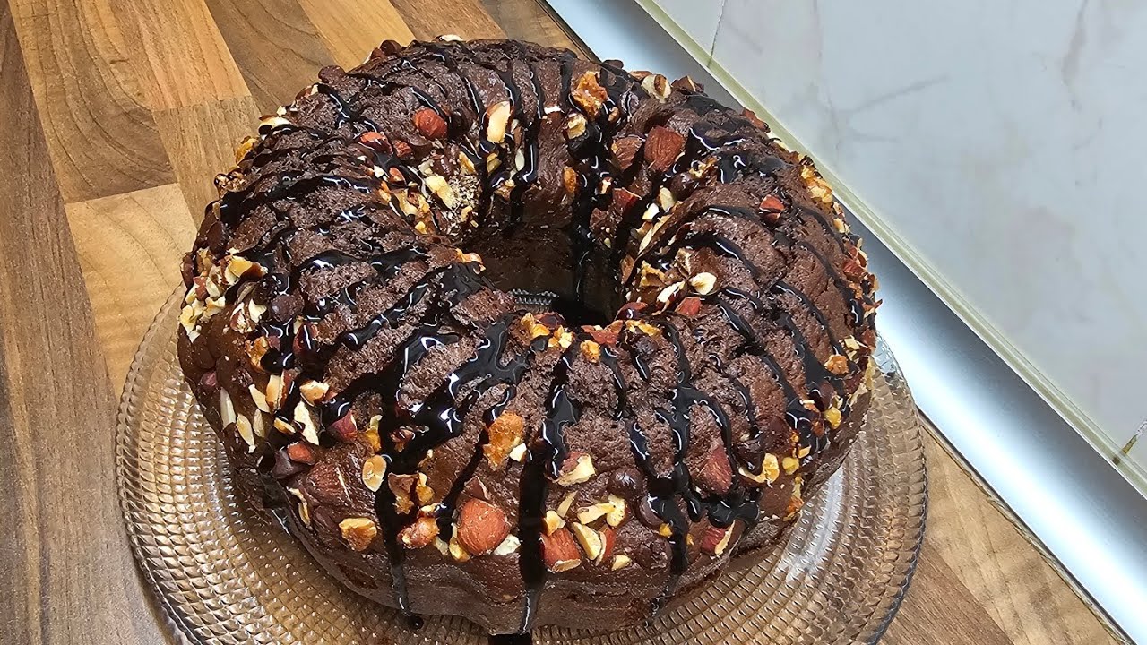 كيك العيد 😋😍،، بالشوكولاتة والفواكه الجافة جد اقتصادي بحجم كبير ساهلة ماهلة ولذيذة 🥳🥰 