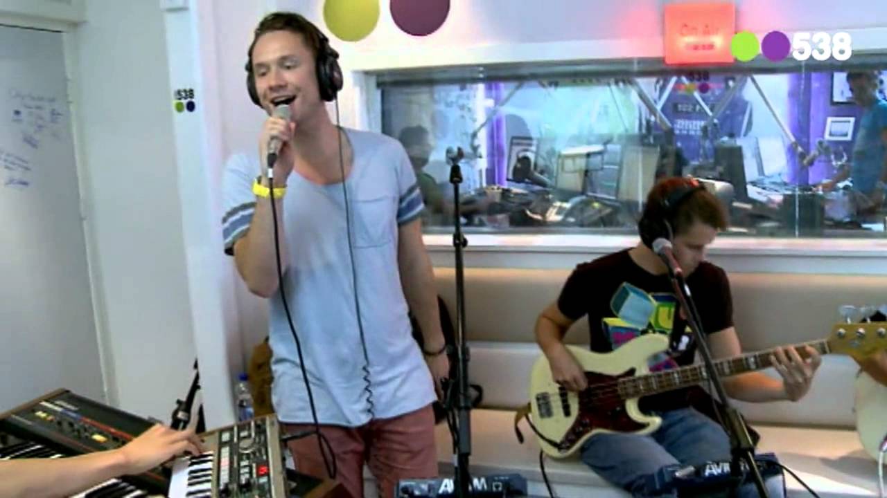 Handsome Poets - Dance the war is over (live bij Evers Staat Op)