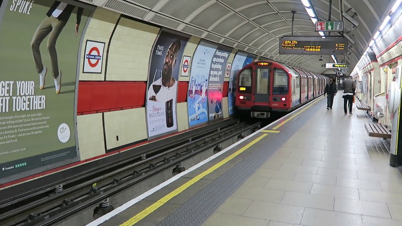 London Underground Central Line 1992 Stock Trains At Bethnal Green 25 September 2018
