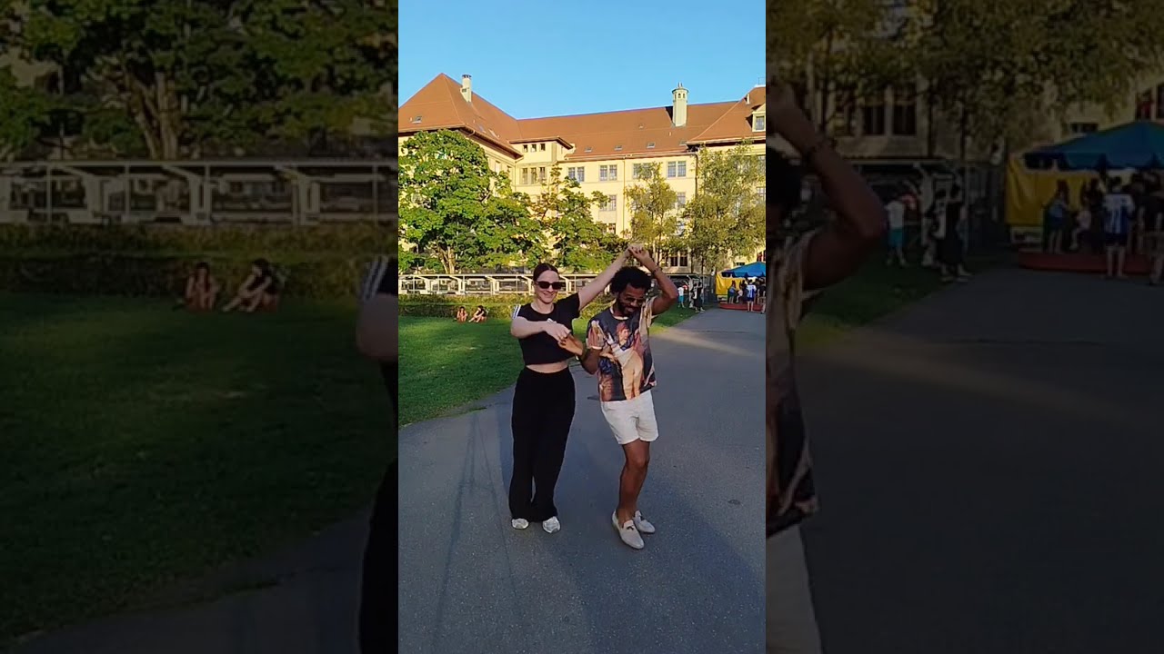 Bailando Salsa con una SUIZA