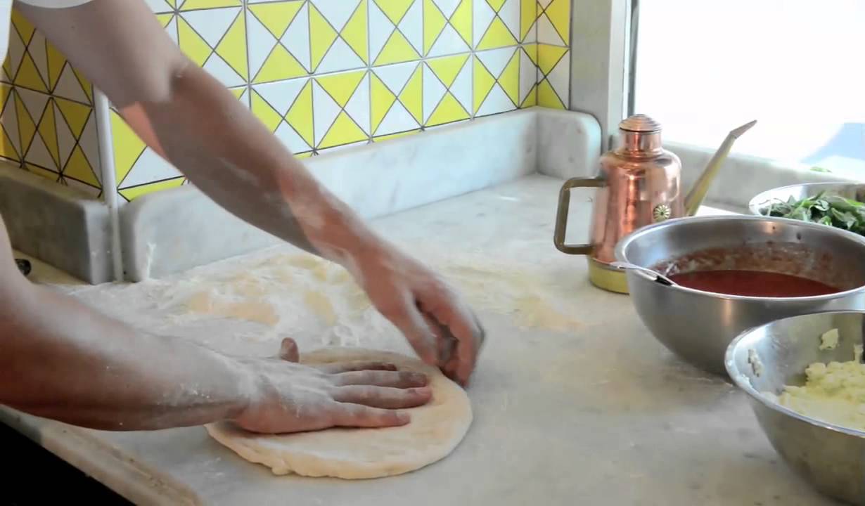 La ricetta della pizza napoletana di Gino Sorbillo