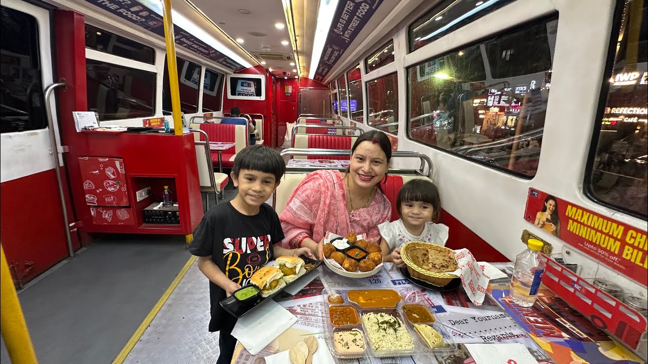 Eating in FOOD BUS With Family 😍