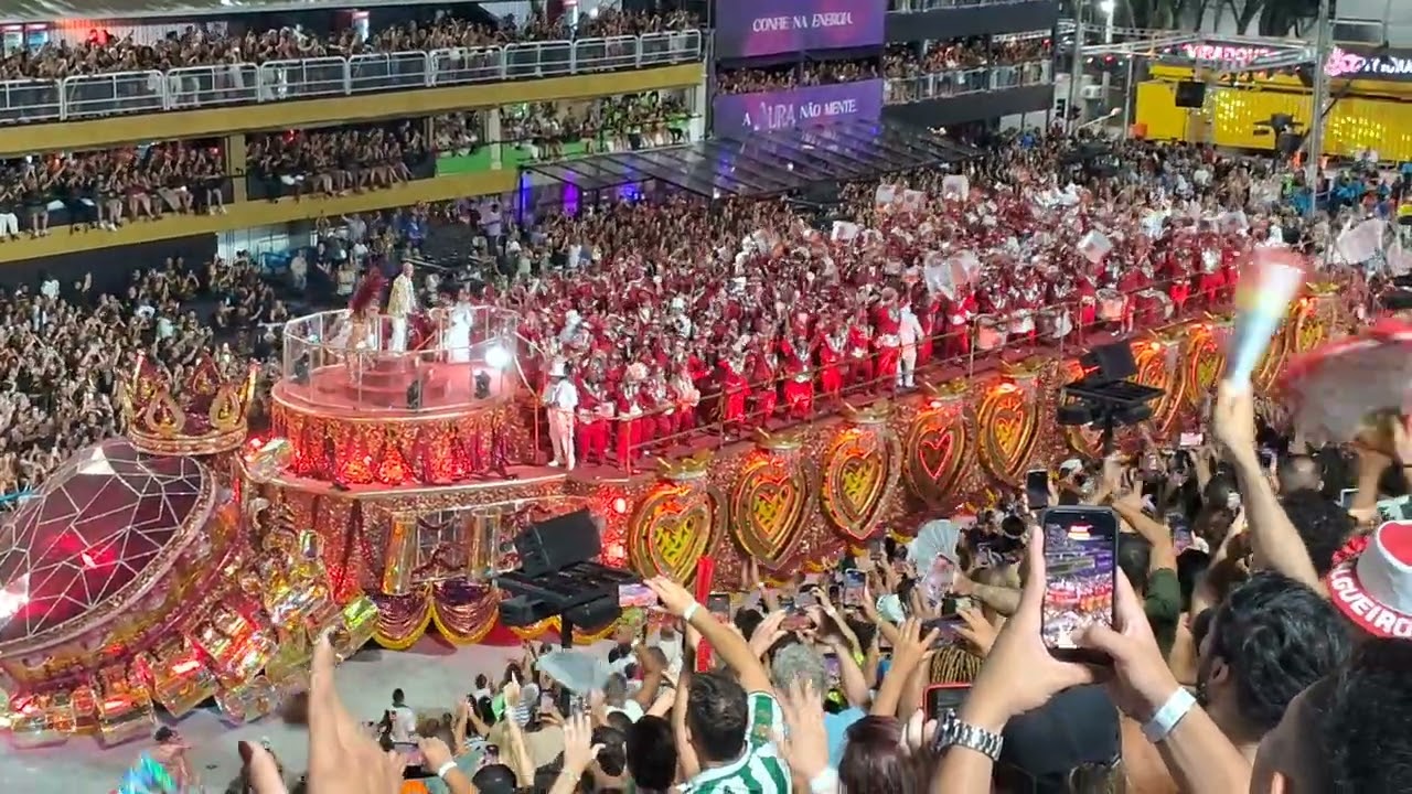 Viradouro - bateria no carro alegórico - 16 de fevereiro de 2026