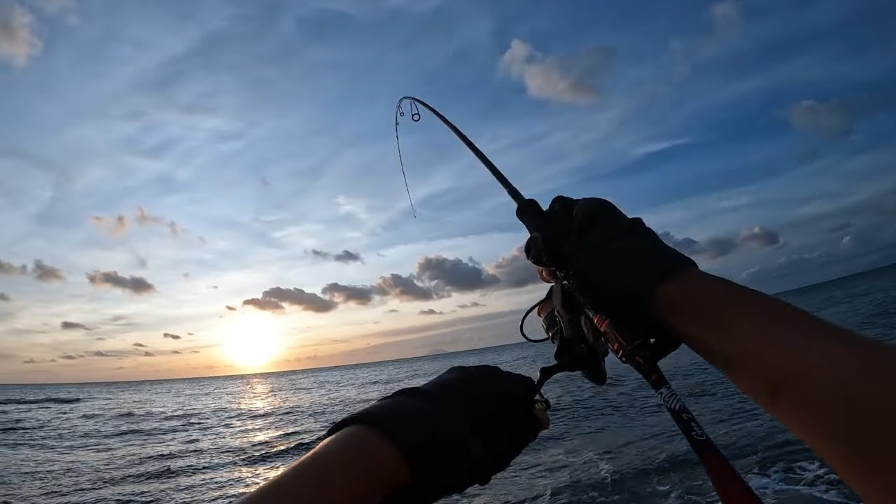 Sadis..!! Joran Hampir Patah Karna Ikan ini  - Mancing Casting Pantai Anyer #EP21