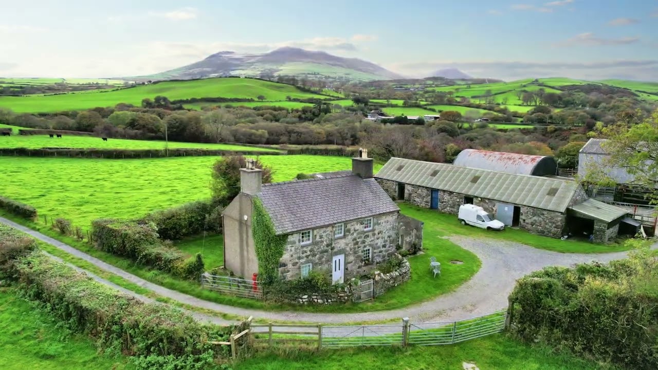 Hendre Bach, Pontllyfni - 50 acre Farm in North Wales