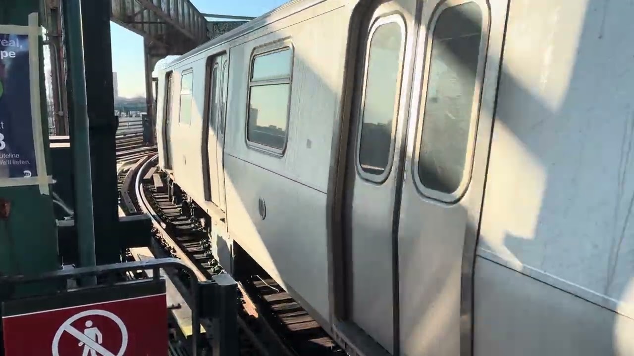 R160A J train departs Alabama Avenue 
