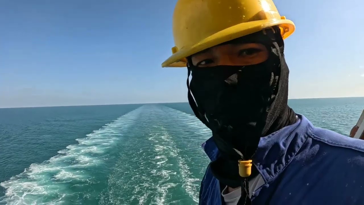 ล้างเรือก่อนจะถึงประเทศไทย