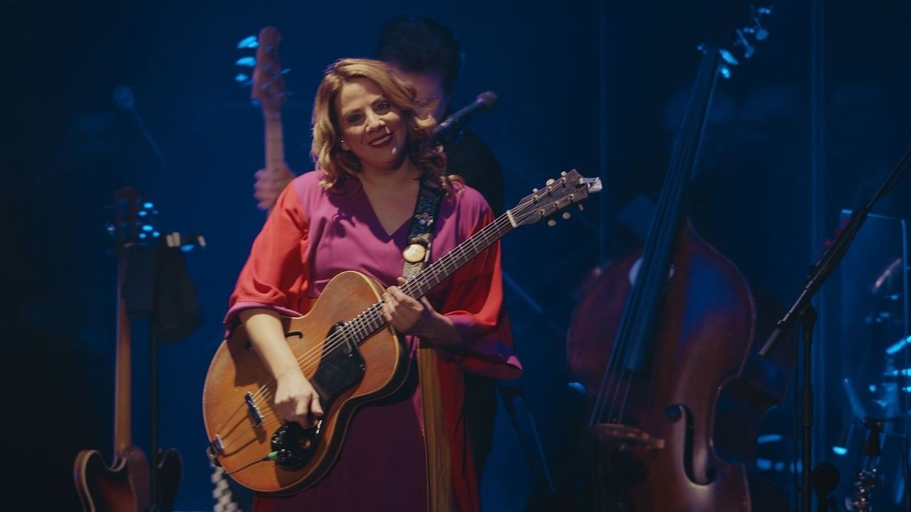Aneta Langerová - Hříšná těla, křídla motýlí (oficiální video)