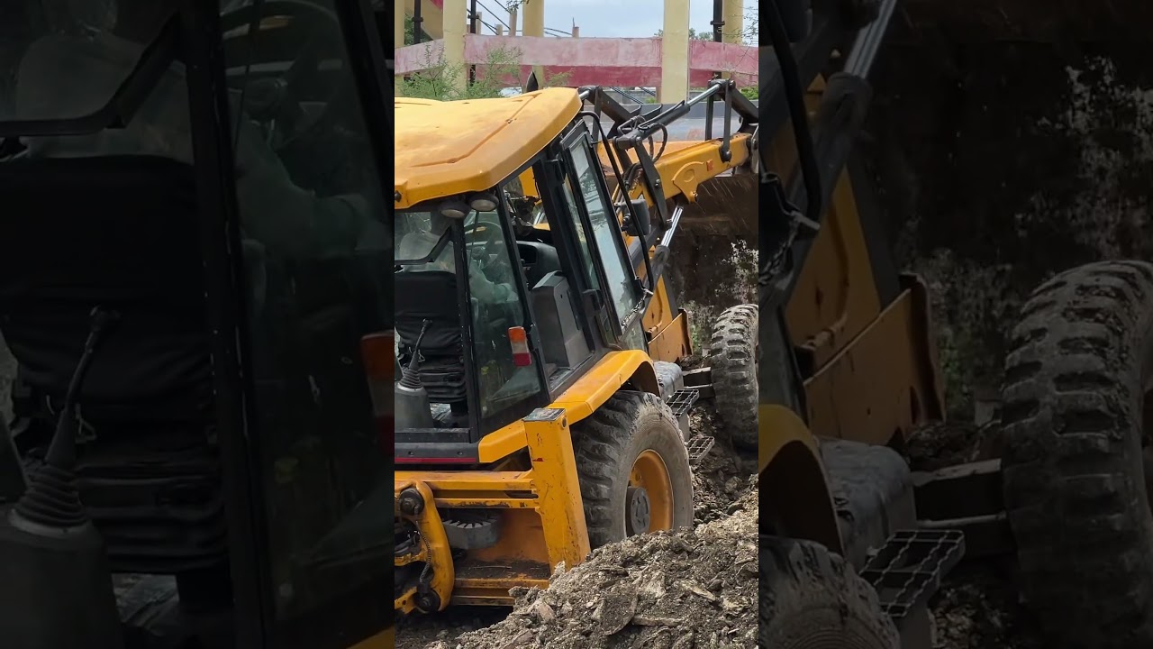 Jcb Filling Mud