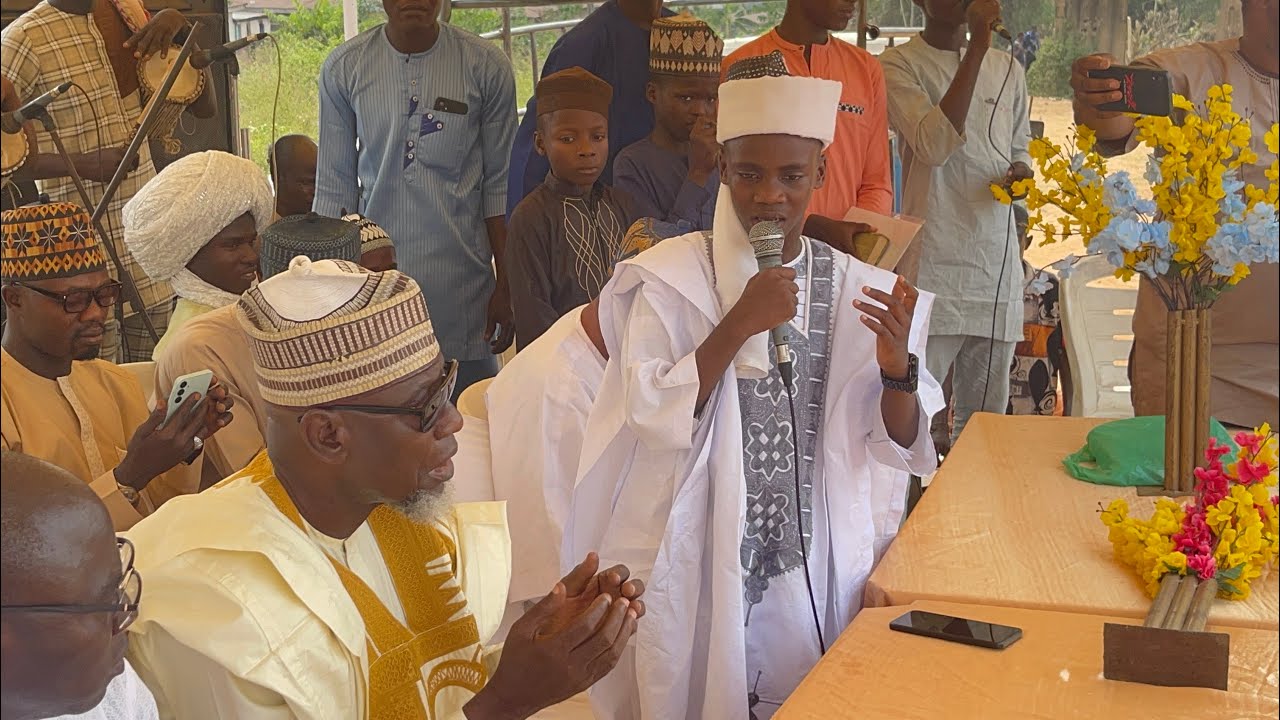 CONTROVERSIAL MOMENT BETWEEN BURHARI OMO MUSA AND LITTLE SHIEK