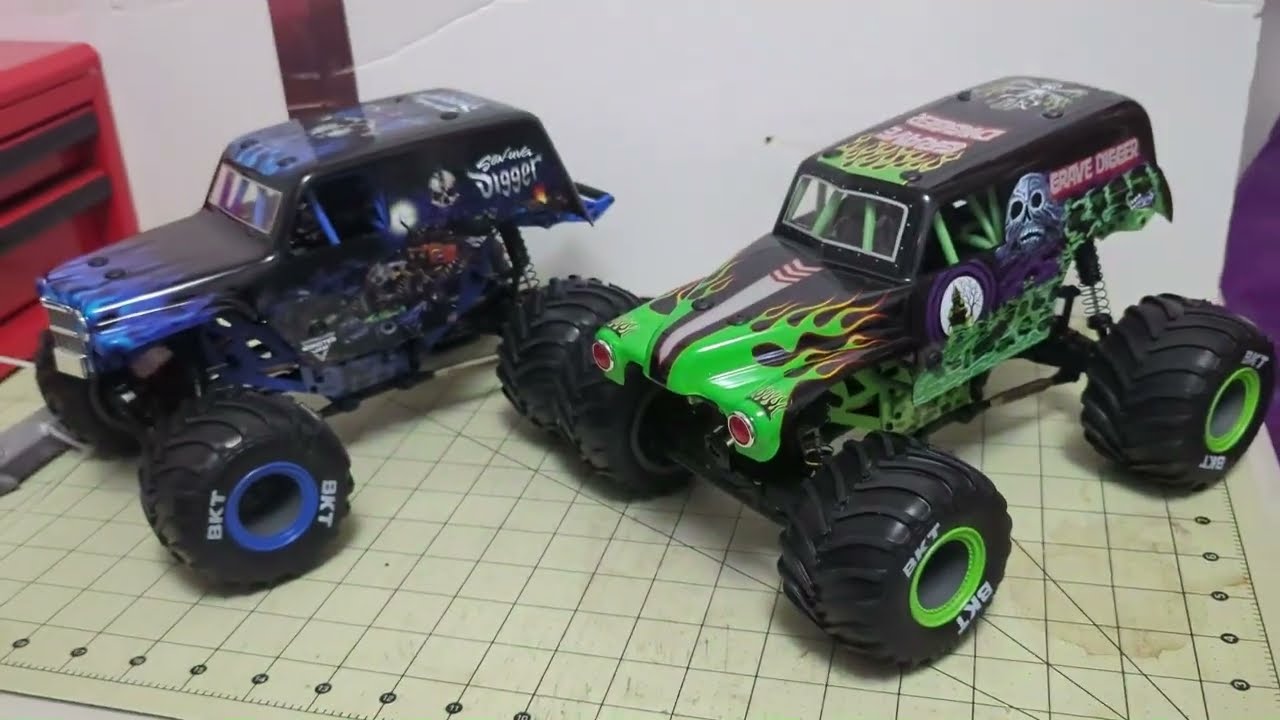 Unboxing of Both Losi LMT Mini Diggers #gravedigger #sonuvadigger #monstertruck #monsterjam #losi