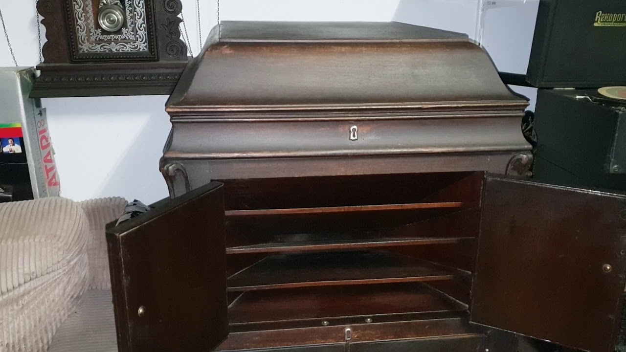 Chici Chici Boom Chic. The Modernists. Victrola VV-XIV Gramophone