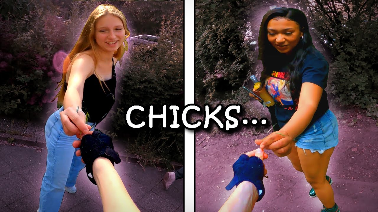 Chicks kl&auml;ren beim Bikemeet (Berlin)