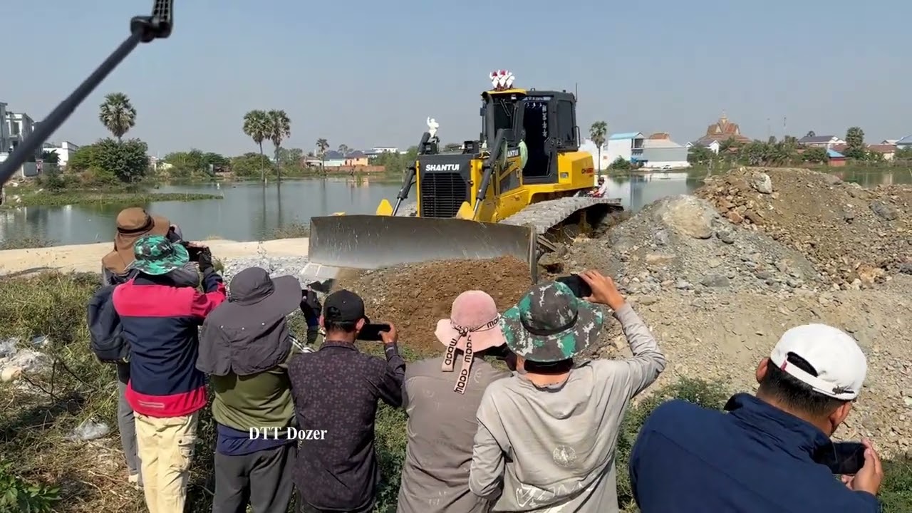 Landfill Skill Dozer Amazing  DH17C3 Pouring Soil,Filling More,Working Perfect Using Water Stone