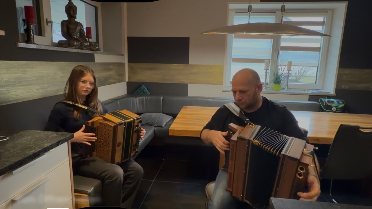 Steirische Harmonika, „Bleame Polka“ von Hallgrafen Musikanten powert by Angelina Fink