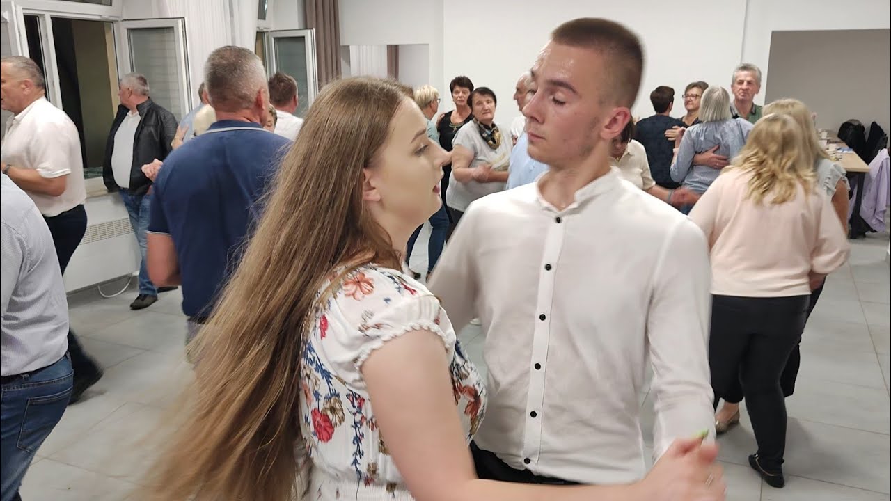 12 lipca 2025 Młodziutki chłopak ma dryg do TAŃCA elegancko poprowadził WERONIKĘ w MOKRZCU