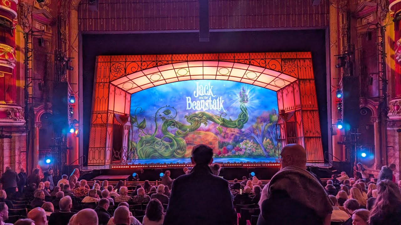 Crossroads Pantomimes' Jack and the Beanstalk – Finale [Bristol Hippodrome]