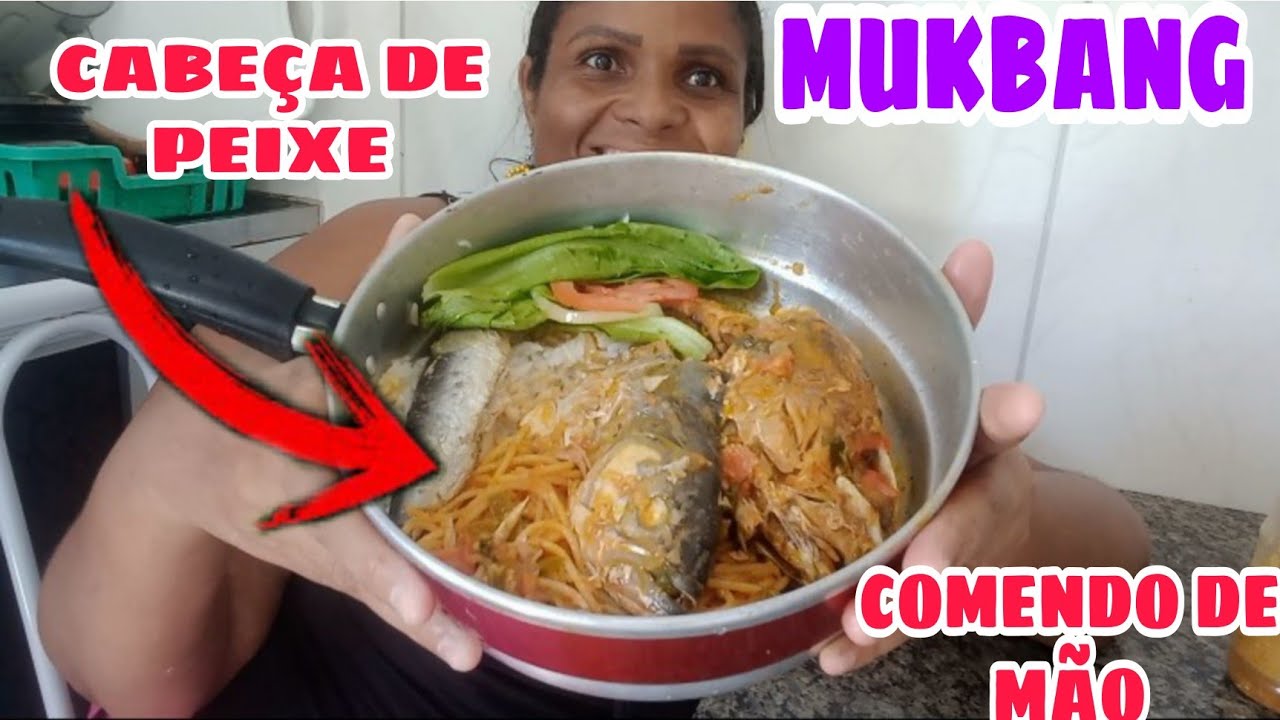 COMENDO DE MÃO E NA PANELA CABEÇA DE PEIXE COZIDA MACARRÃO ARROZ FARINHA PIMENTA /MUKBANG